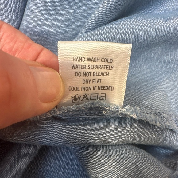 Francesca’s Blue Rain Size M Floral Embroidered Chambray Denim Cold Shoulder Top - Picture 10 of 12